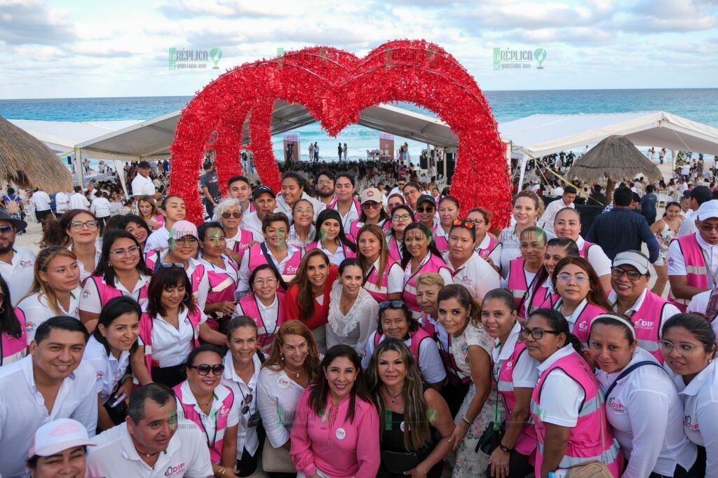 Unen sus vidas 350 parejas en Cancún, Mara Lezama es testigo de honor en Bodas Colectivas