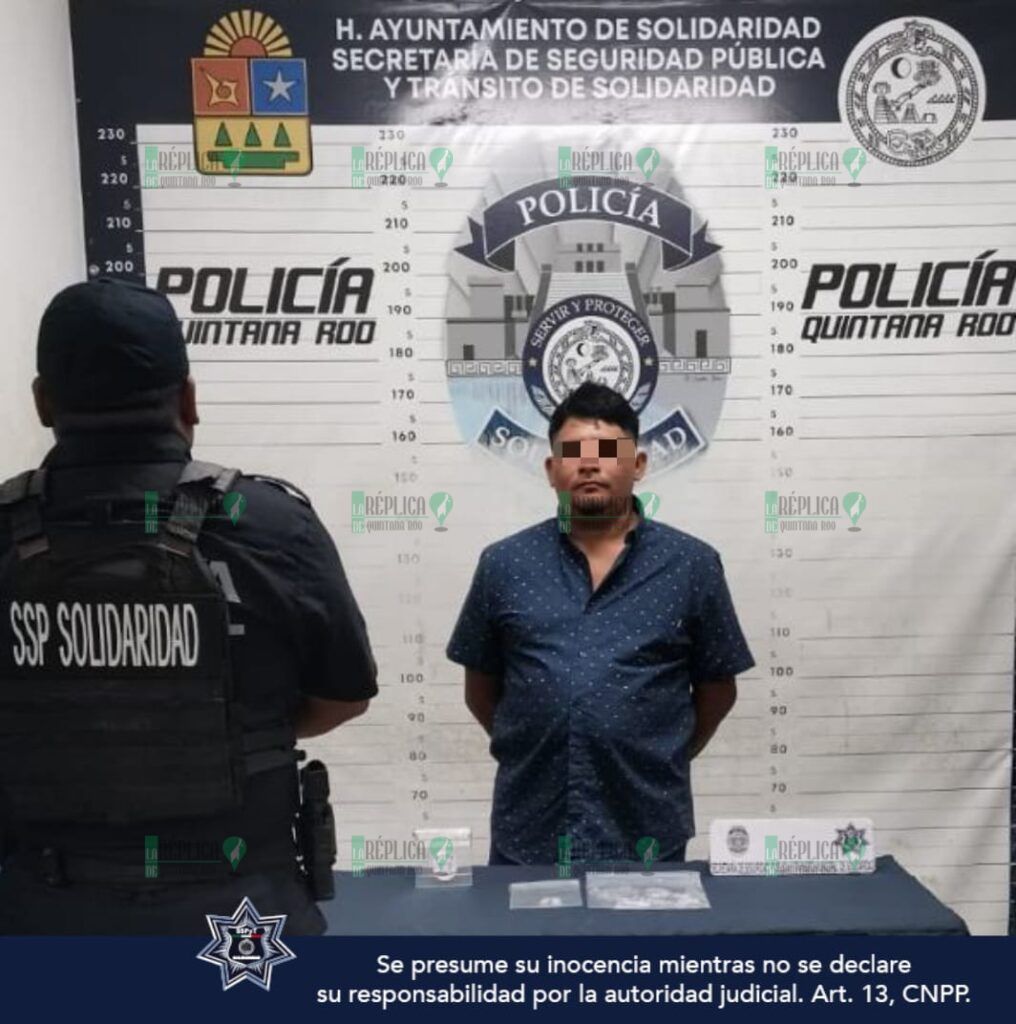 Policía Municipal de Solidaridad detiene a individuo con 42 envoltorios de posibles narcóticos en la colonia Colosio