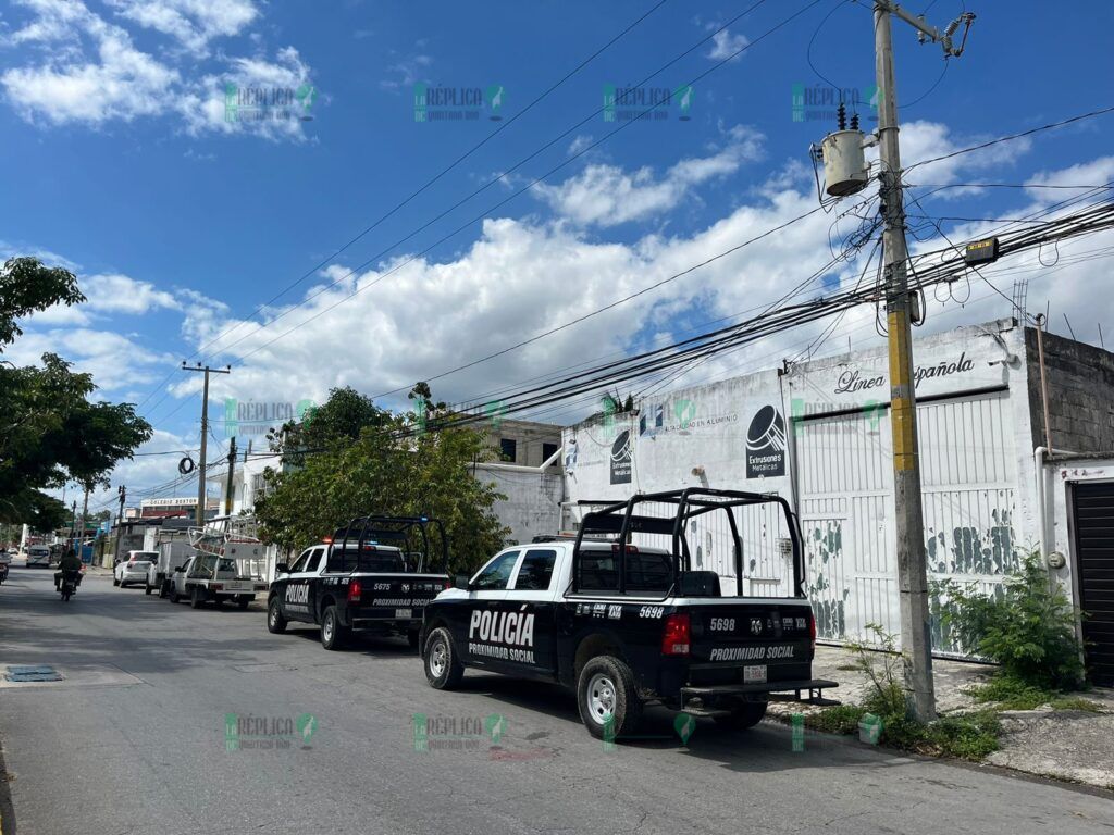 Asaltan a punta de pistola taller de aluminio en la avenida Andrés Quintana Roo de Cancún