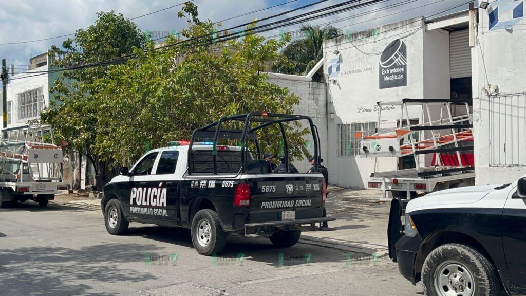 Asaltan a punta de pistola taller de aluminio en la avenida Andrés Quintana Roo de Cancún