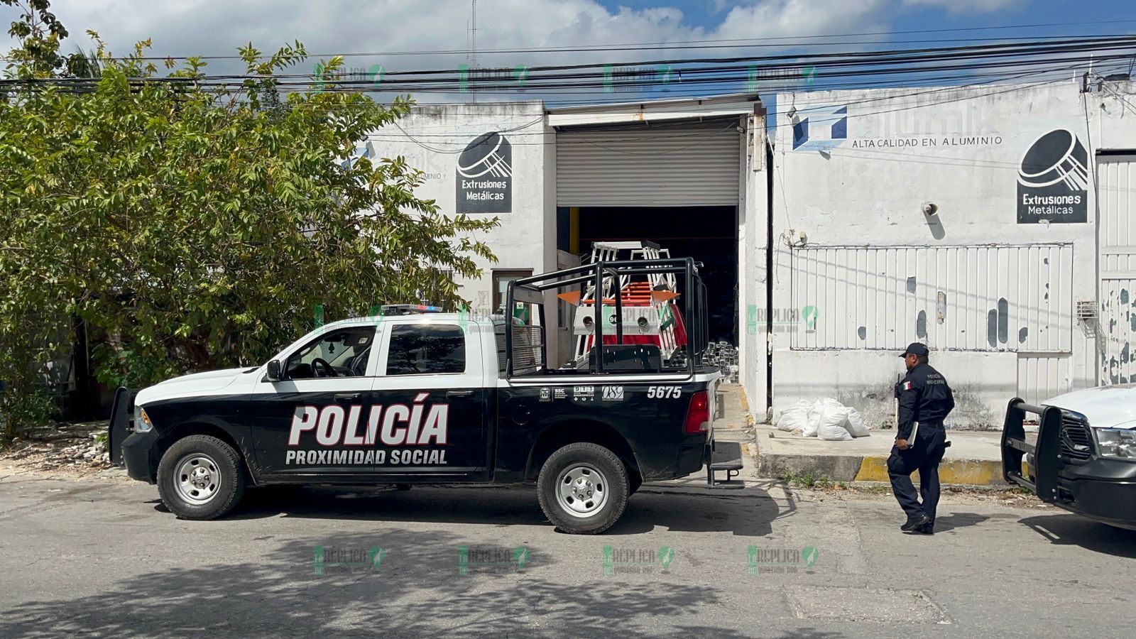 Asaltan a punta de pistola taller de aluminio en la avenida Andrés Quintana Roo de Cancún