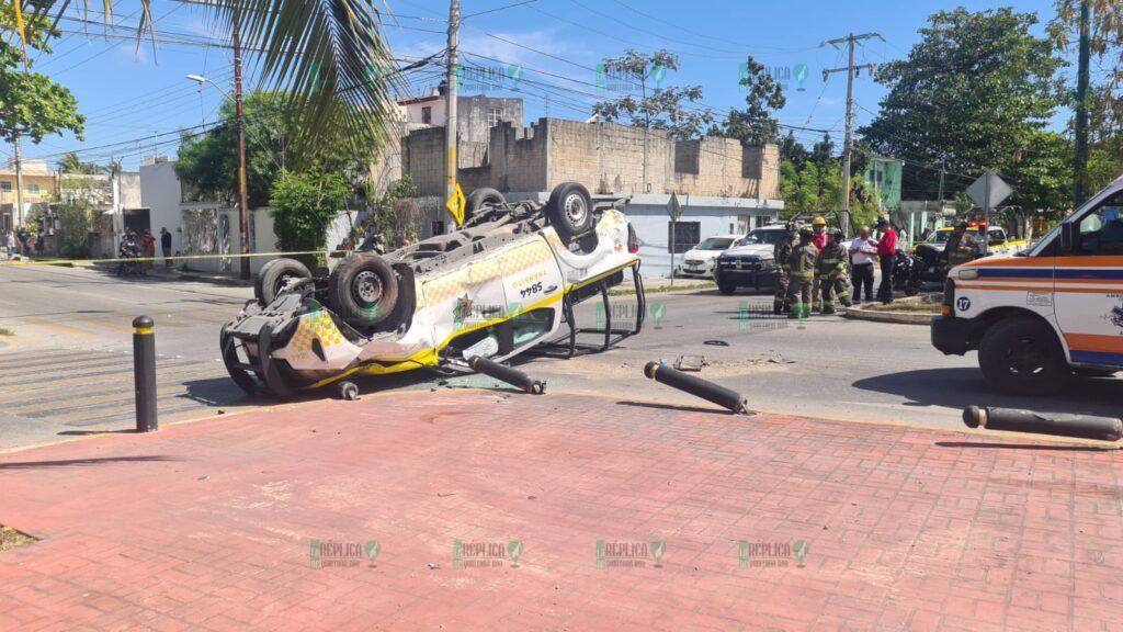 Choca un auto contra una patrulla de la Dirección de Tránsito en Cancún