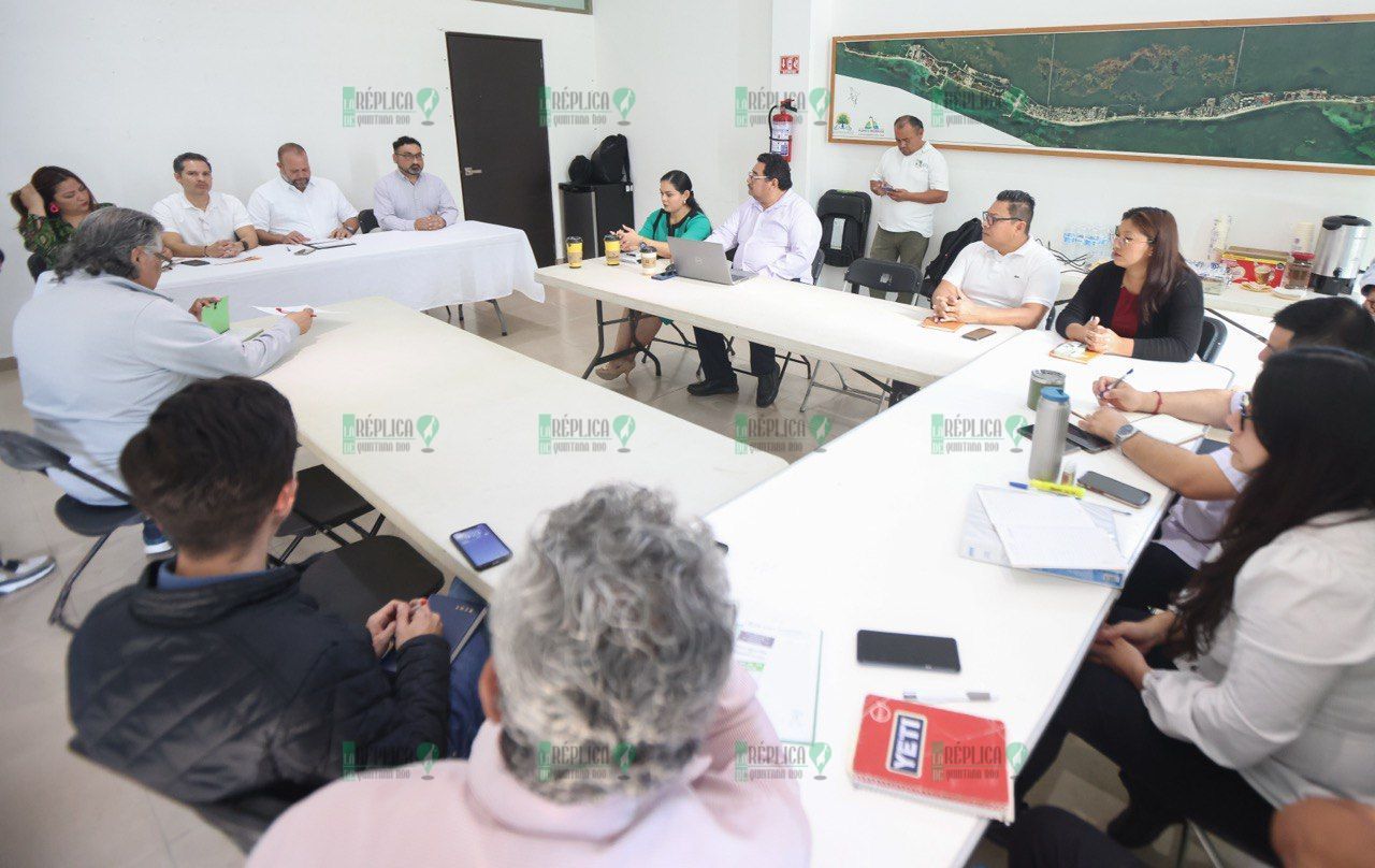Capacitan a servidores públicos de Puerto Morelos en la integración de expedientes y licitaciones para obra