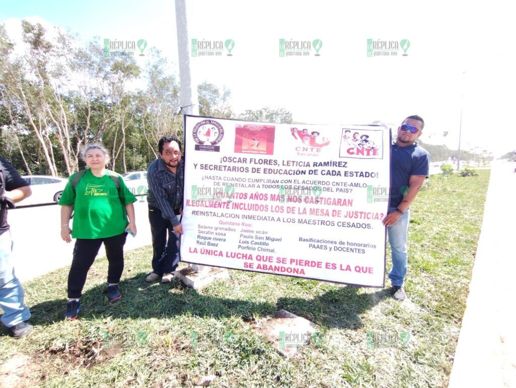 Se manifiestan maestros del CNTE, cerca de la estación del Tren Maya en Playa del Carmen