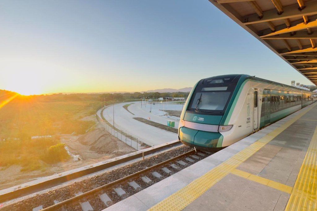 Inauguran tramo Cancún-Playa del Carmen del Tren Maya