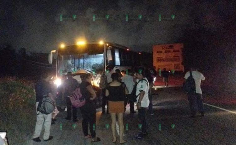 Muere automovilista tras chocar de frente contra un autobús, en el tramo Felipe Carrillo Puerto-Tulum