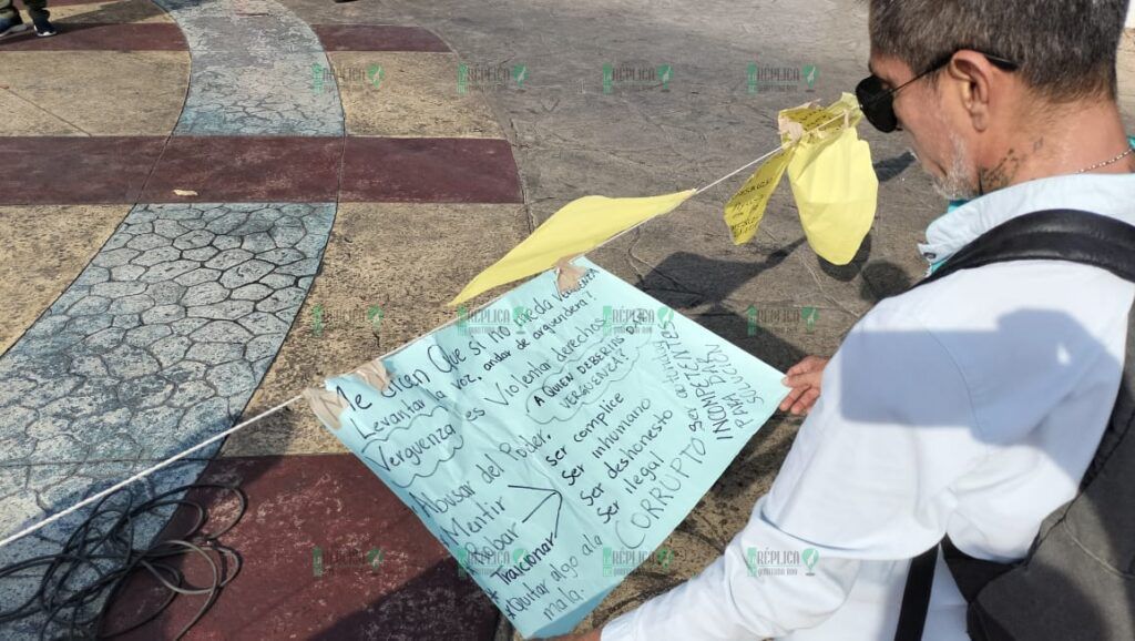 Inicia vendedora ambulante bloqueo parcial de la avenida Tulum, en Cancún