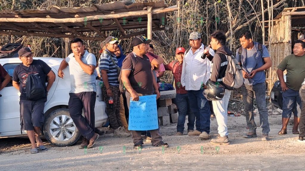 Continúa bloqueo ejidal a obras del Tren Maya en camino a Chumpón