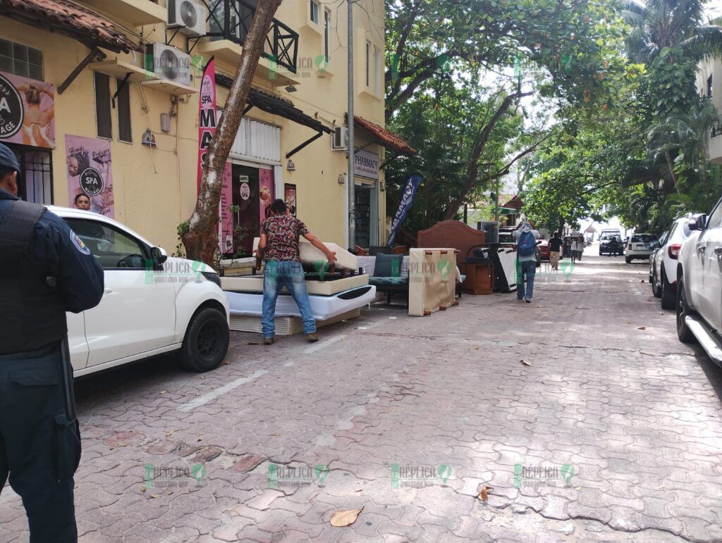 Desalojan a turistas de condominio Blue Palmas, en plena zona turística de Playa del Carmen