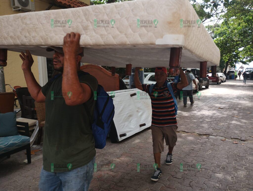 Desalojan a turistas de condominio Blue Palmas, en plena zona turística de Playa del Carmen