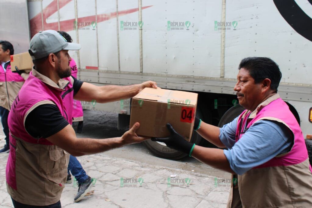 Entrega INE material operativo para las próximas elecciones, en las juntas distritales de Quintana Roo