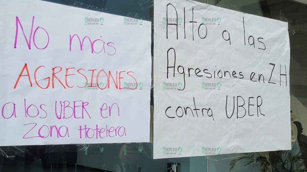 Se manifiestan operadores de Uber frente a oficinas de plataforma en Cancún, para exigir fin a agresiones