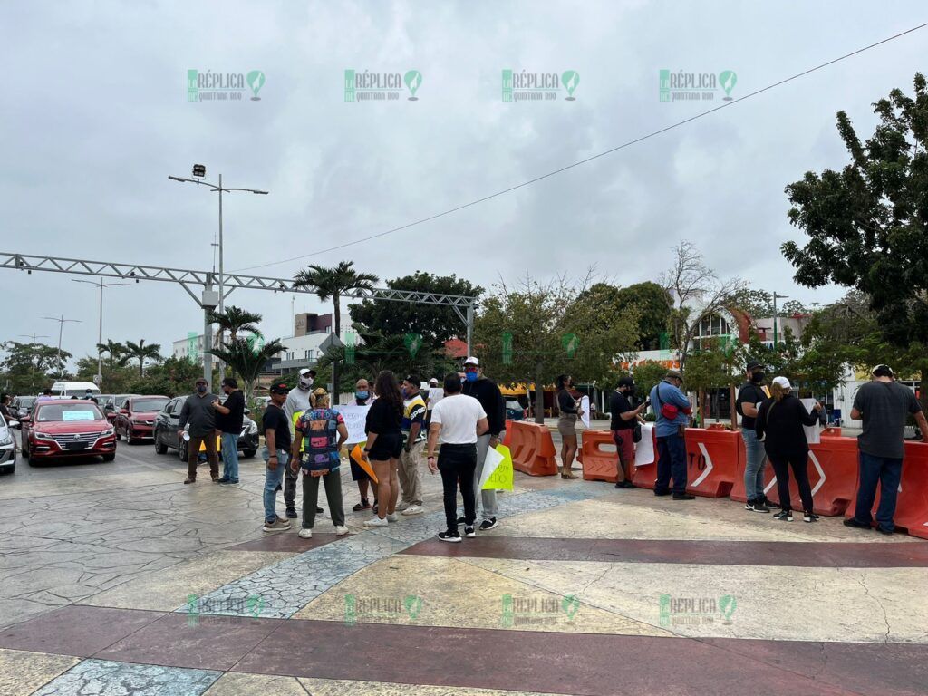 Concluyen operadores de Uber bloqueo en la avenida Tulum