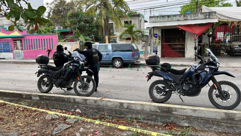 Ejecutan a un hombre fuera de una frutería en la Región 232 de Cancún