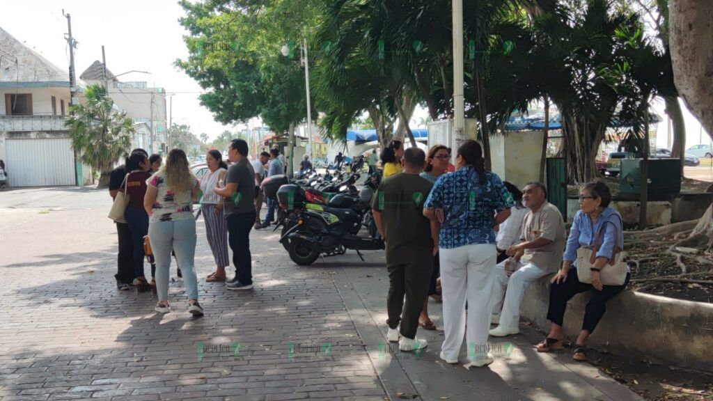 Se manifiestan ante subdelegación del ISSSTE en Chetumal; exigen salida de jefa de enfermeras