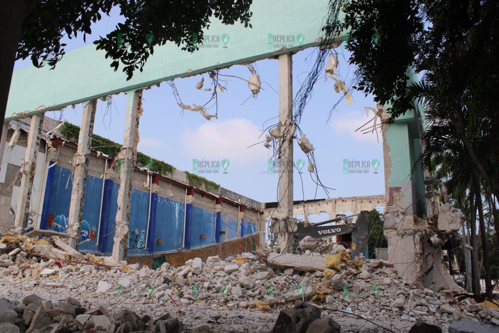 Avanza en un 85% demolición del teatro ‘Blanquita’ de Cancún