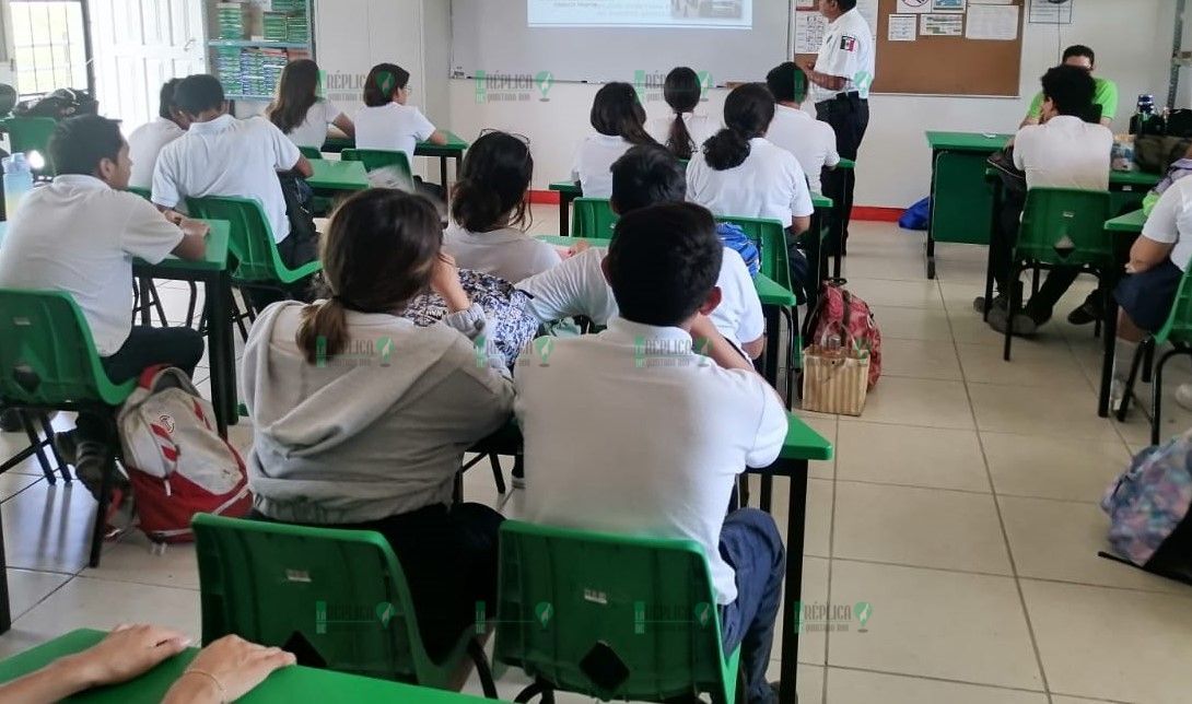 Imparten pláticas de inclusión a estudiantes de bachilleres de Puerto Morelos