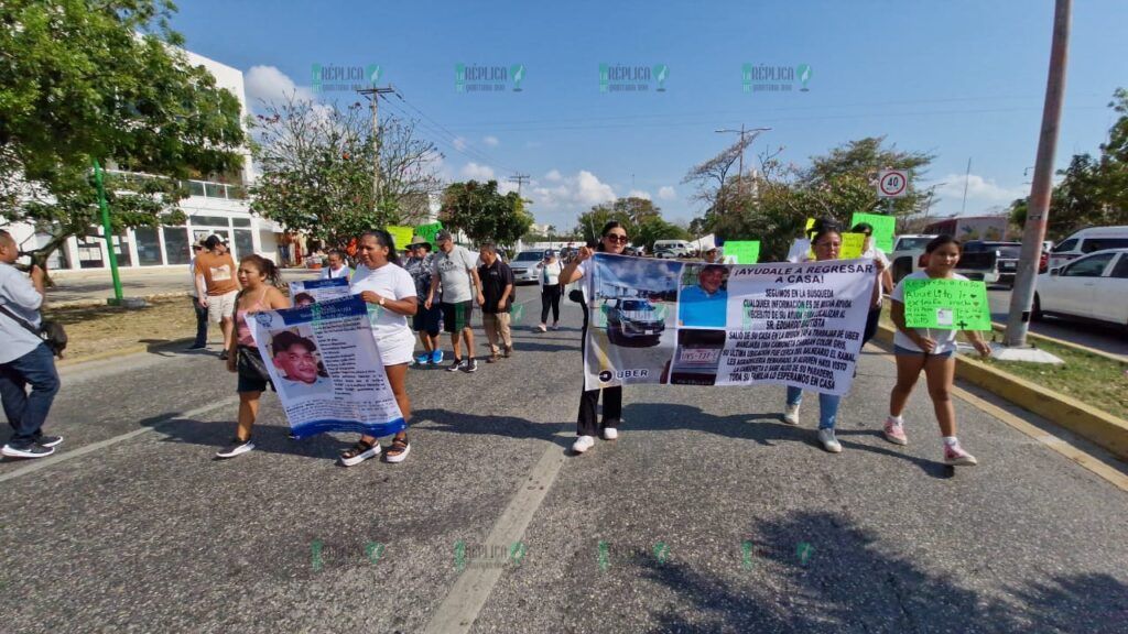 Marchan familiares de chofer de Uber desaparecido en Cancún