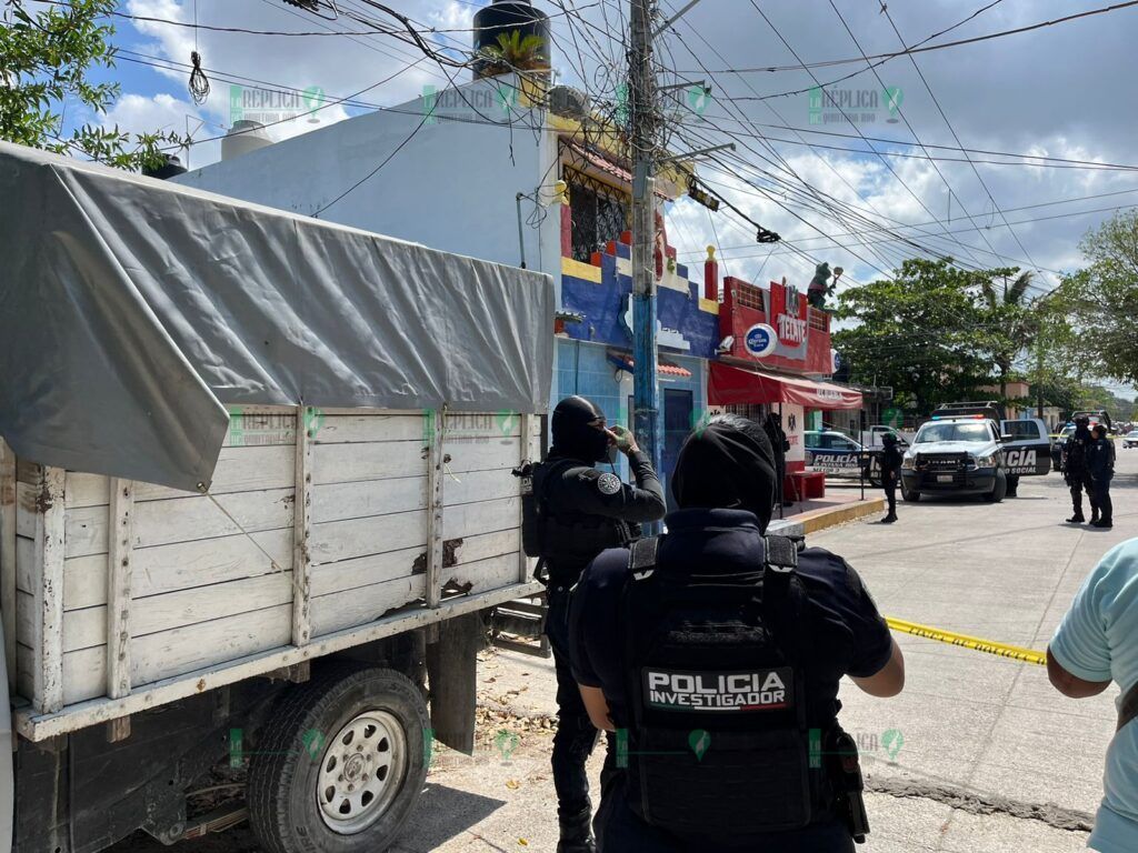 Ejecutan a un hombre afuera de un minisúper en la Región 234 de Cancún