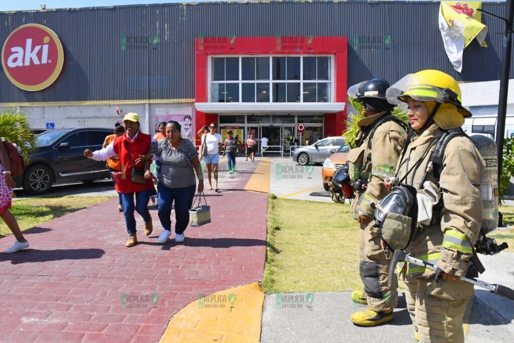 Realizan simulacro en caso de incendios, en Súper Akí