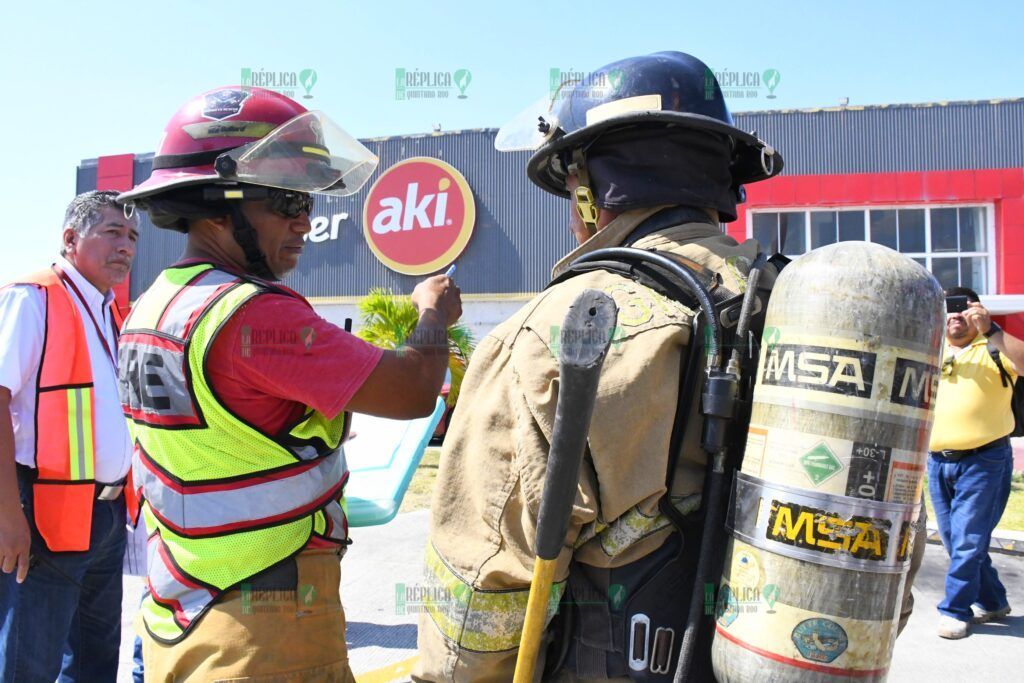 Realizan simulacro en caso de incendios, en Súper Akí