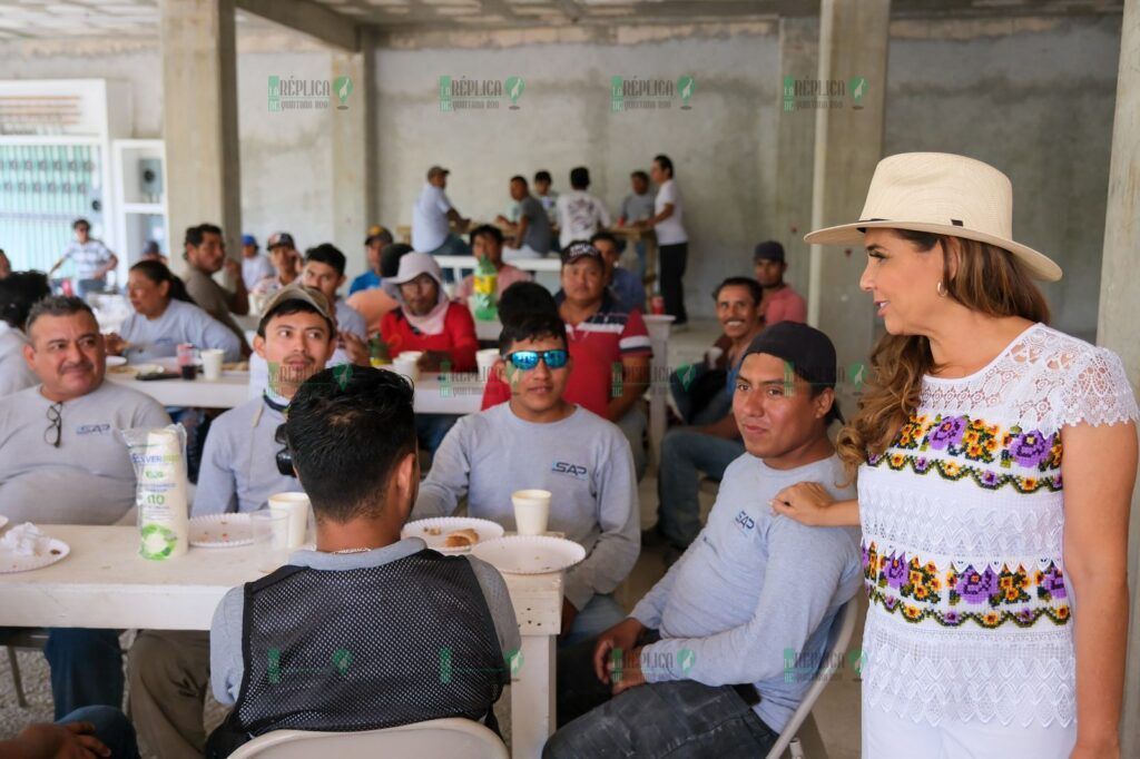 Trabajadores de la construcción en Cozumel celebran el Día de la Santa Cruz