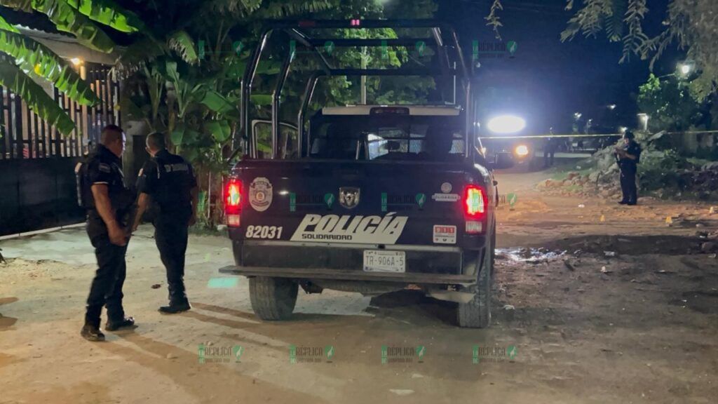 Encuentran una camioneta abandonada con dosis de droga y cartuchos útiles, en Playa del Carmen