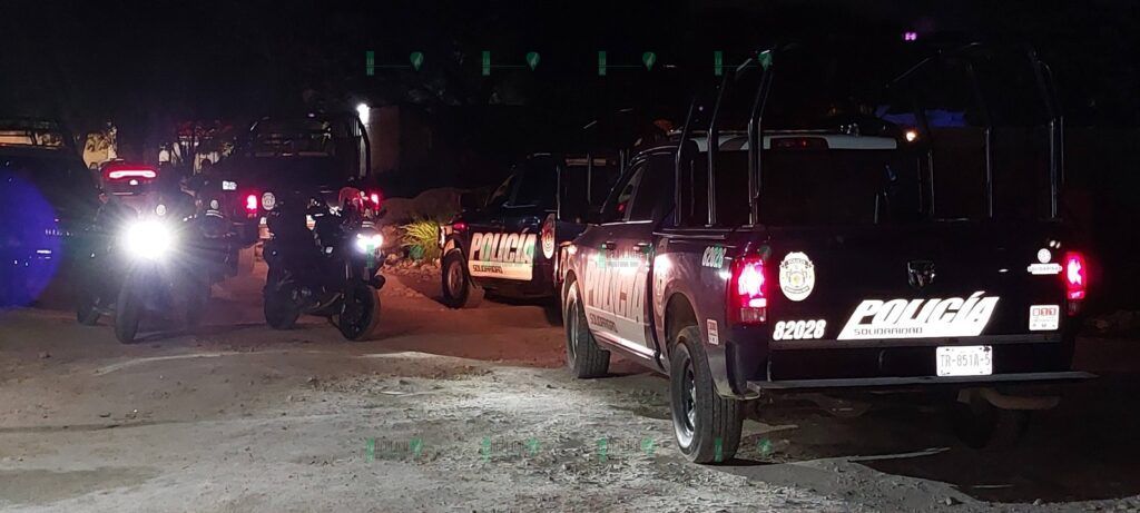 Encuentran una camioneta abandonada con dosis de droga y cartuchos útiles, en Playa del Carmen