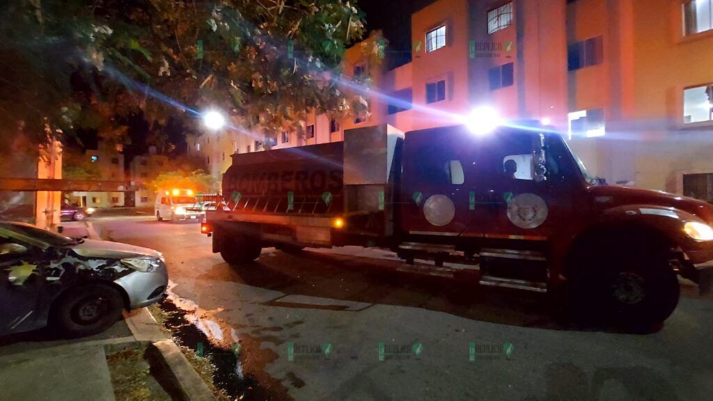 Prenden fuego a un mototaxi en fraccionamiento Paseos Kusamil de Cancún