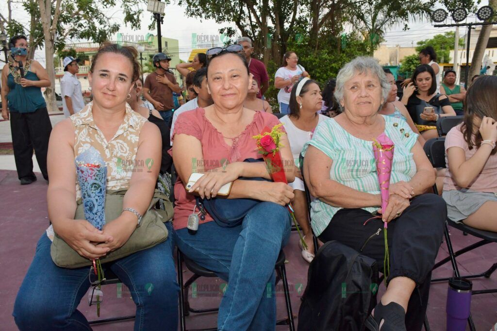 La Rondalla de la Fundación de Parques y Museos ofreció una Serenata para celebrar a las mamás en su día