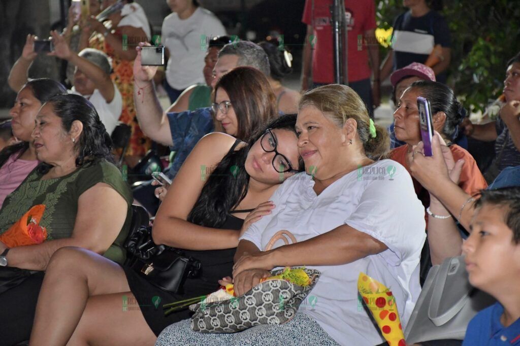 La Rondalla de la Fundación de Parques y Museos ofreció una Serenata para celebrar a las mamás en su día