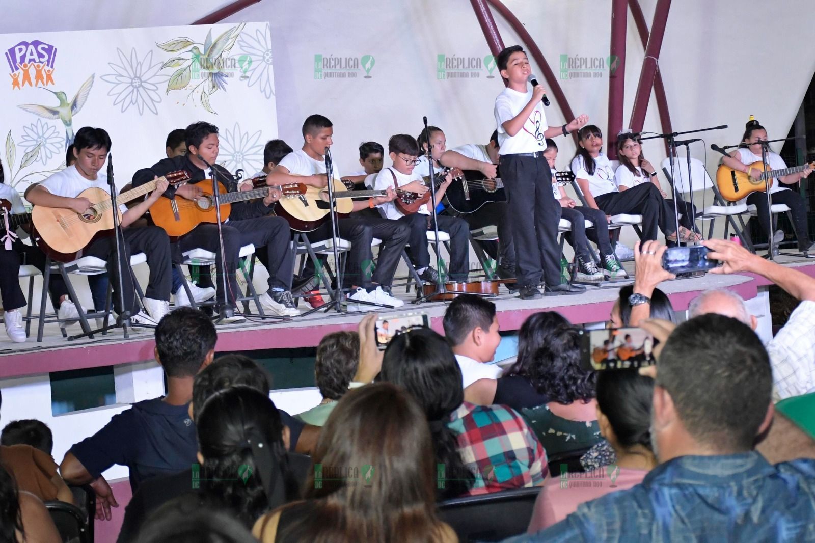 La Rondalla de la Fundación de Parques y Museos ofreció una Serenata para celebrar a las mamás en su día