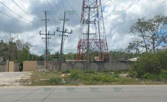 Falla en servicio de CFE deja en penumbras al centro de Tulum