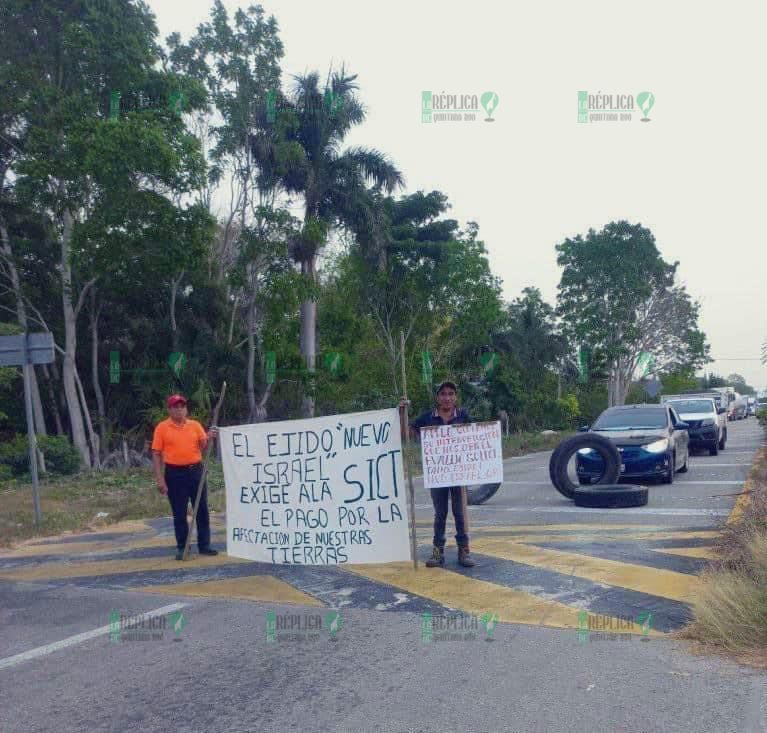 Bloquean ejidatarios de Nuevo Israel vía corta de Mérida; exigen pago por tierras expropiadas
