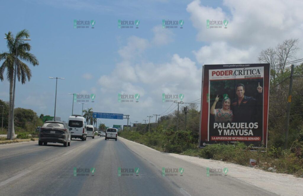 Denuncian automovilistas peligro por exceso de espectaculares en carretera Cancún-Puerto Morelos