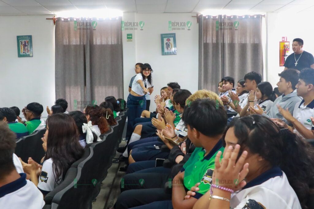 El Instituto Quintanarroense de la Juventud impulsa la difusión de importantes temas en escuelas de Cancún