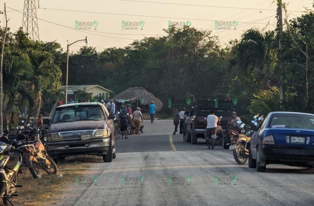 Bloquea otro grupo de ejidatarios la 'Vía Corta a Mérida' en Felipe Carrillo Puerto