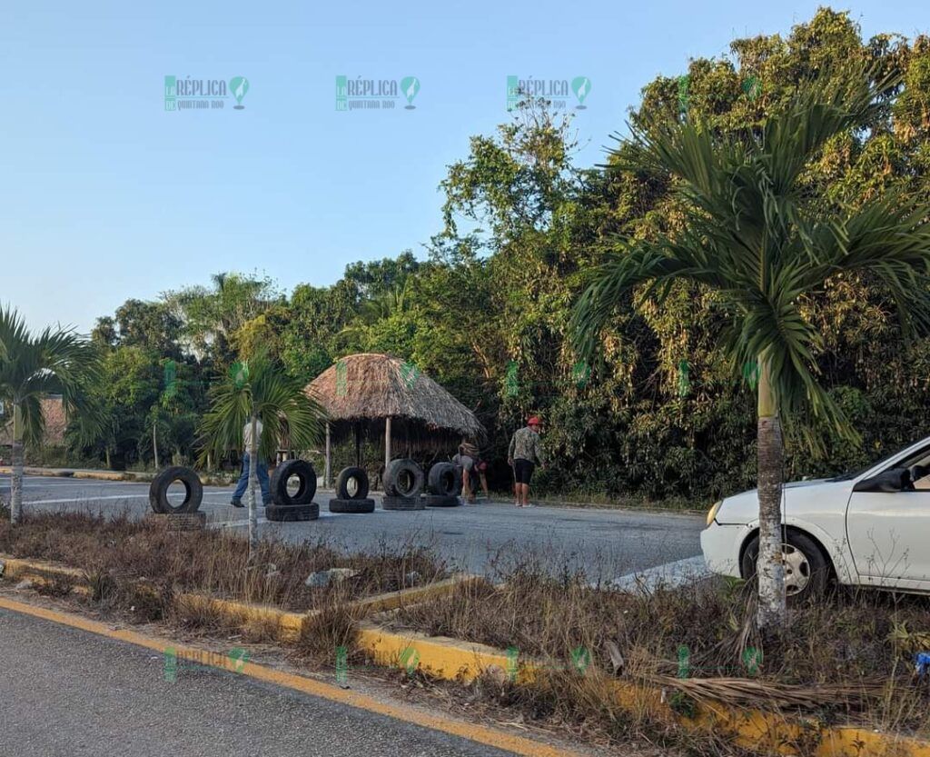 Bloquea otro grupo de ejidatarios la 'Vía Corta a Mérida' en Felipe Carrillo Puerto