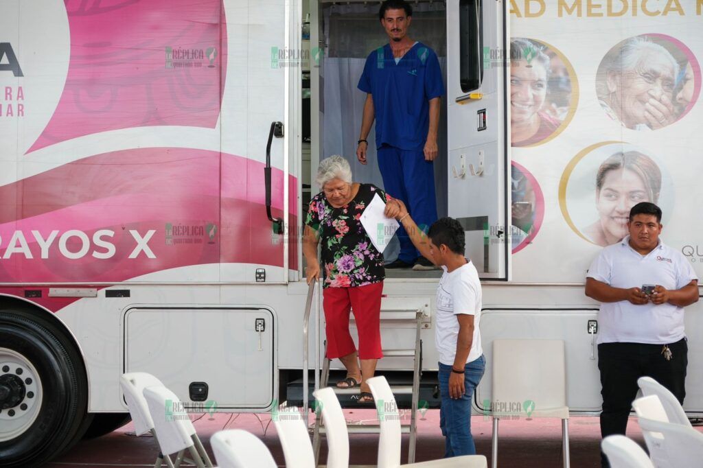 Habitantes de las comunidades rurales de Felipe Carrillo Puerto reciben servicios de salud con caravanas móviles