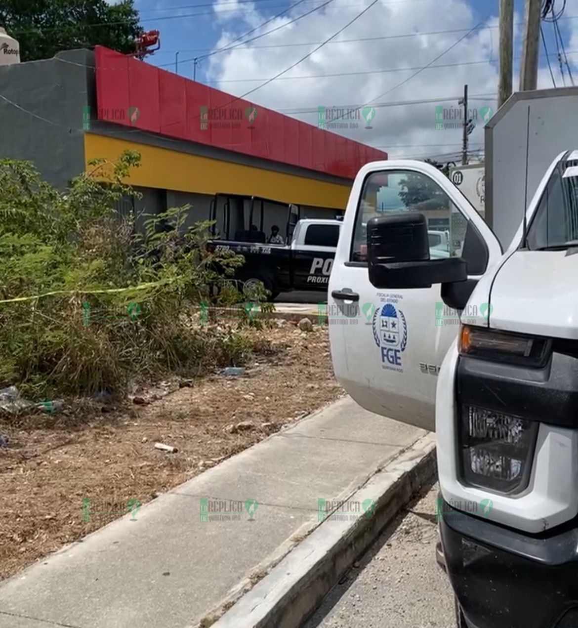 Hallan el cuerpo putrefacto de un hombre en área verde de Cancún