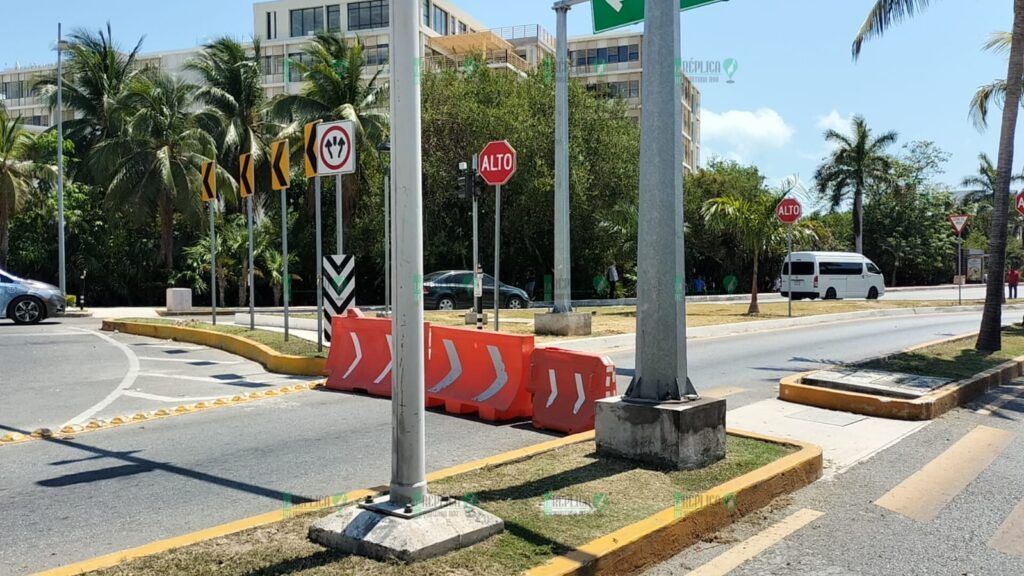 Bloquean Madres Buscadoras la Zona Hotelera de Cancún