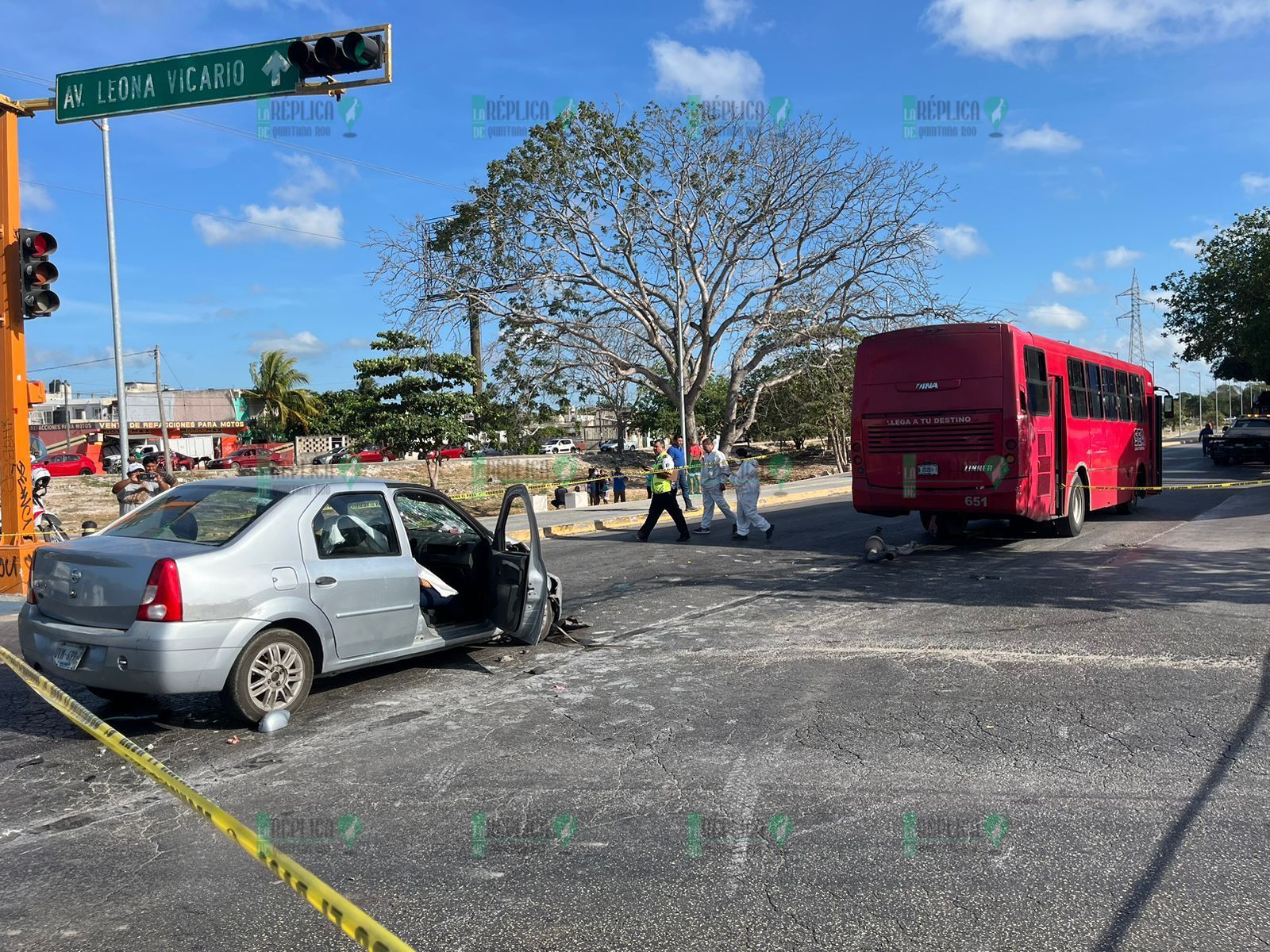 Muere una mujer en choque entre camión y carro particular, en la avenida Chac Mool de Cancún