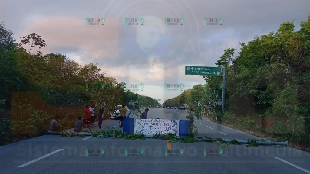 Realizan ejidatarios nuevo bloqueo carretero en Felipe Carrillo Puerto, para exigirle a la SICT indemnización por uso de tierras