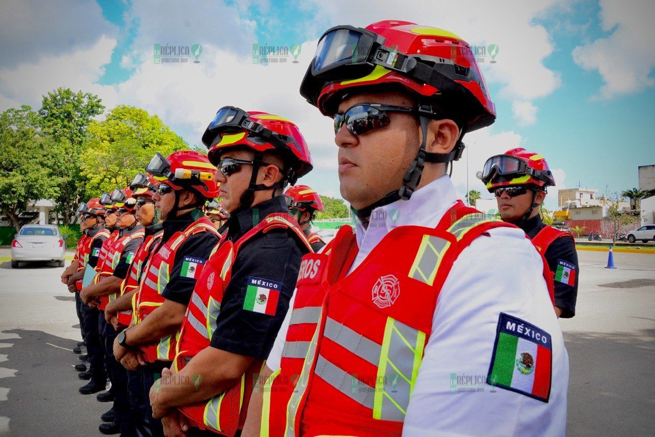 “Estamos listos para la temporada de huracanes: Lili Campos” Playa del Carmen, Solidaridad a 7 de junio del 2024.- Solidaridad se encuentra listo para la temporada de huracanes que inició el pasado 1 de junio en el océano Atlántico, por ello, el gobierno municipal que encabeza la presidenta Lili Campos realiza acciones en conjunto con los tres niveles de gobierno e iniciativa privada, para salvaguardar la integridad de las y los ciudadanos ante la llegada de algún fenómeno hidrometeorológico. La presidenta Lili Campos recalcó que, aunque ya no se cuenta con el Fondo de Desastres Naturales (Fonden) de manera preventiva ante un fenómeno hidrometeorológico se estableció un recurso de 100 millones de pesos en caso de ser necesario, por desastres naturales. De igual manera, el secretario de Protección Civil, Prevención de Riesgos y Bomberos, Jorge Oropeza, informó sobre la expectativa de entre 11 a 12 tormentas tropicales; 5 - 6 huracanes categoría 1 o 2; 4 - 5 huracanes categoría 3, 4 o 5. Ante este escenario, dijo que se han preparado 51 refugios, 46 de ellos en Playa del Carmen siendo nueve de primera apertura y cinco refugios adicionales en Puerto Aventuras, incluyendo dos de primera, así como 47 autorefugios en hoteles, todos inspeccionados y certificados por Protección Civil. Además, puntualizó que, “Solidaridad cuenta con una fuerza de mil 786 elementos con 381 vehículos y 10 máquinas especializadas, de las secretarias de Protección Civil y Bomberos, de Seguridad Pública y Tránsito Municipal, así como de Servicios Públicos. Todo ello destinado a reducir el riesgo de desastres y minimizar los daños y pérdidas”.