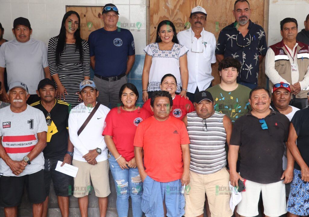 Entregan en Puerto Morelos 47 tarjetas electrónicas del programa “Apoyo en veda para los pescadores”