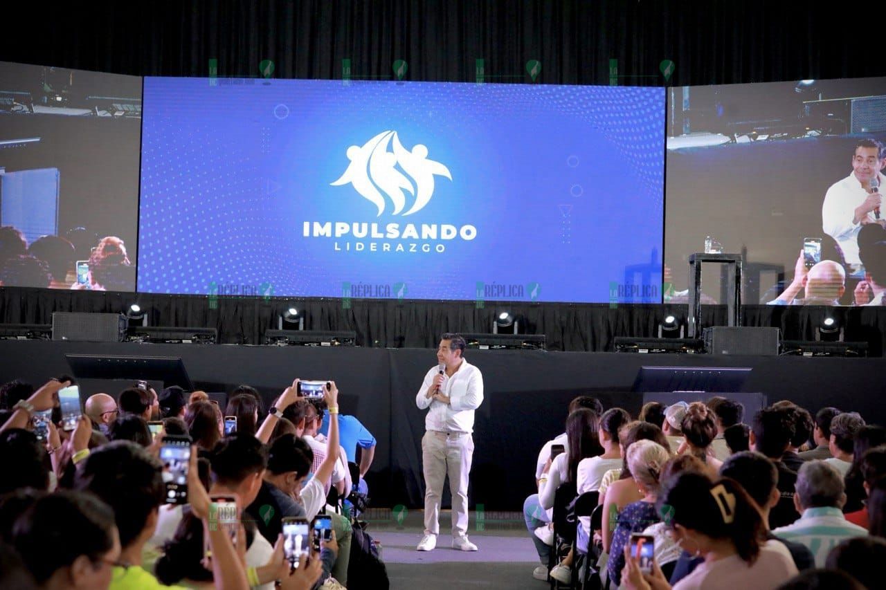 Juventud playense disfruta de importantes conferencistas para su empoderamiento