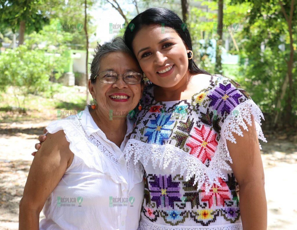 Participa Blanca Merari en el tradicional “Kooten Hanal” en la casa del adulto mayor de Puerto Morelos