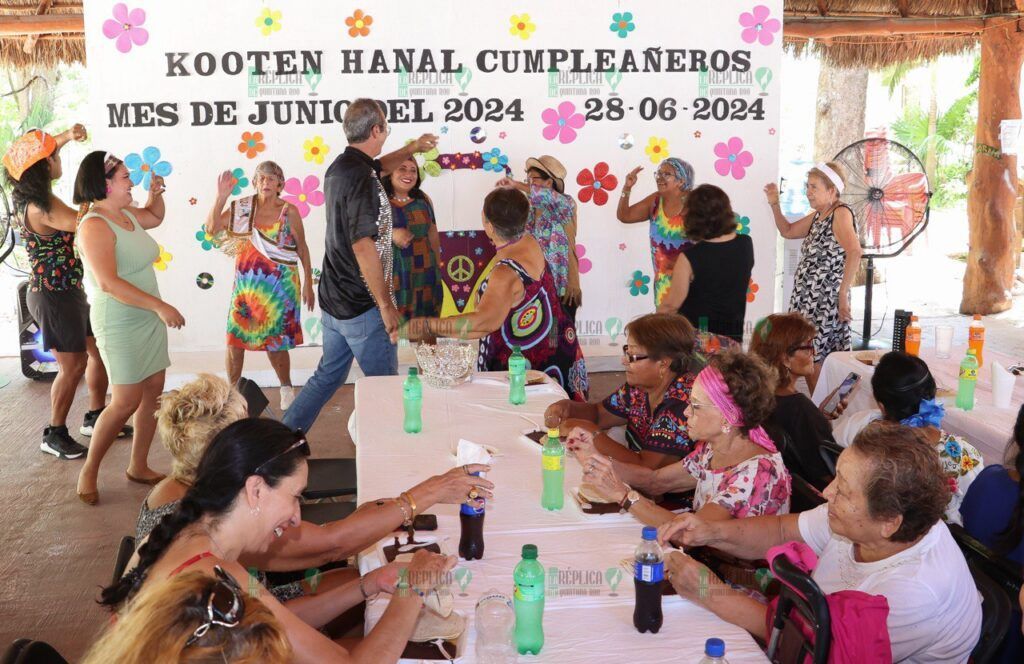 Participa Blanca Merari en el tradicional “Kooten Hanal” en la casa del adulto mayor de Puerto Morelos
