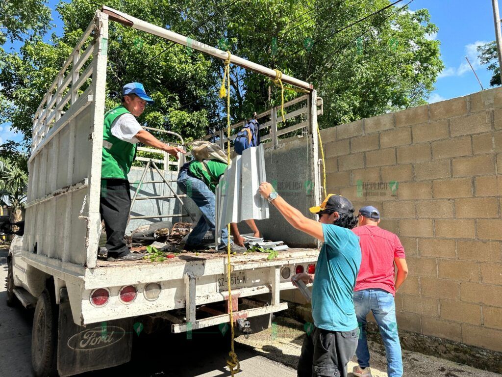 Ante la amenaza de “Beryl”, retiran en Puerto Morelos objetos que representen riesgo de convertirse en proyectiles