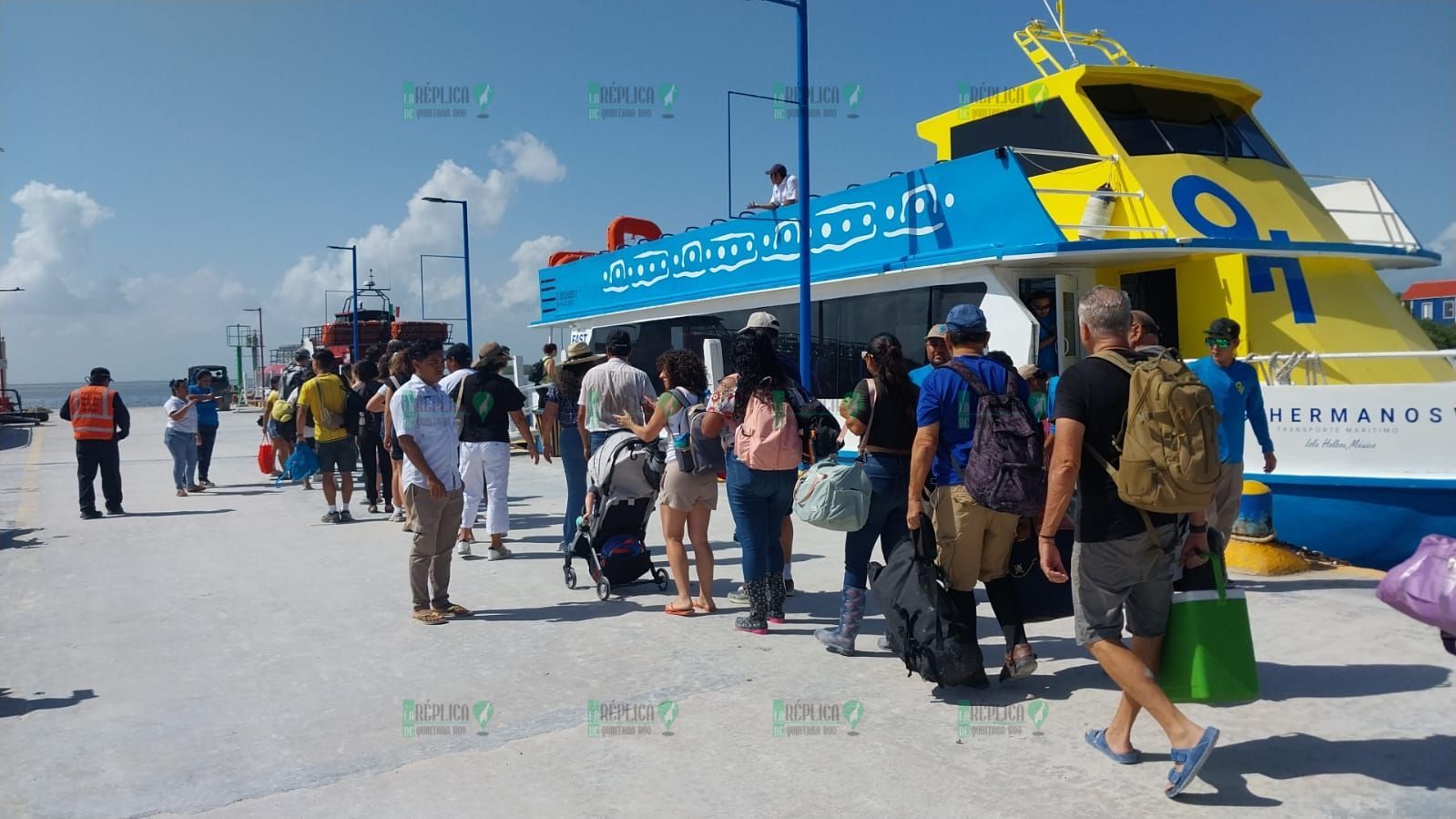Inicia salida de turistas y locales de Holbox, ante arribo de ‘Beryl’